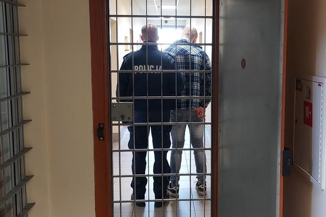 Wieruszów. Policja wezwana do domowej awantury. 24-letni diler miał prawie pół kilo narkotyków
