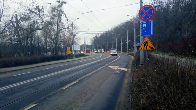Oznakowanie na ulicy Arkońskiej wprowadza w błąd kierowców