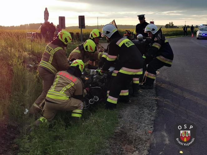 Motocyklista nagle zjechał z drogi i uderzył skarpę! Tragiczny wypadek pod Włocławkiem [ZDJĘCIA] 