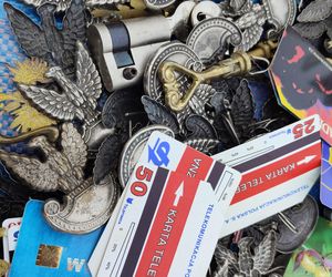 Wyjątkowe antyki ponownie zagościły na Placu Zamkowym w Lublinie. Tak wygląda wrześniowa Lubelska  Giełda Staroci [GALERIA]