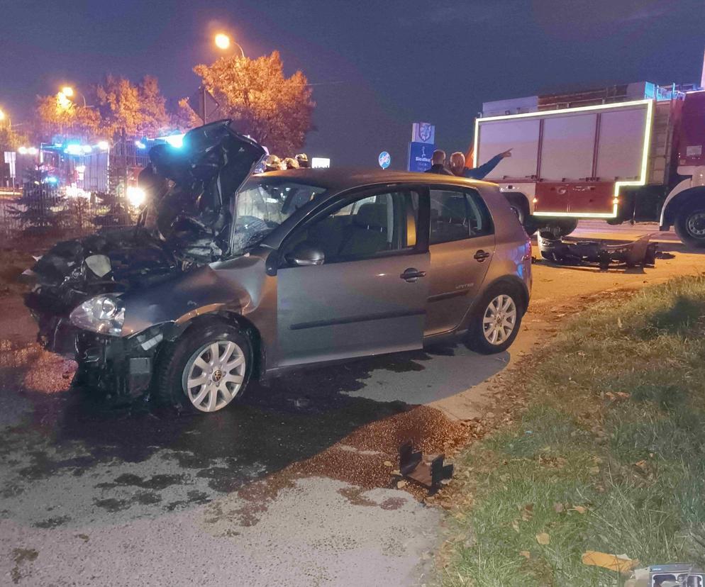 Pociąg towarowy zmiażdżył małego Volkswagena. Potem wydarzył się cud 