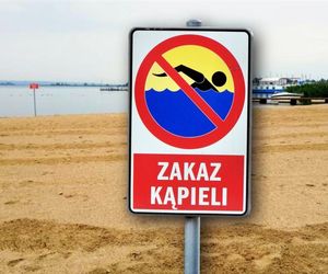 Plaża otwarta, ale nie można się kąpać. Czerwona flaga w Dąbiu