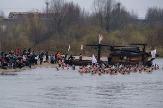 Morsowanie w Warszawie. Rusza nowy sezon szkółki na plaży nad Wisłą