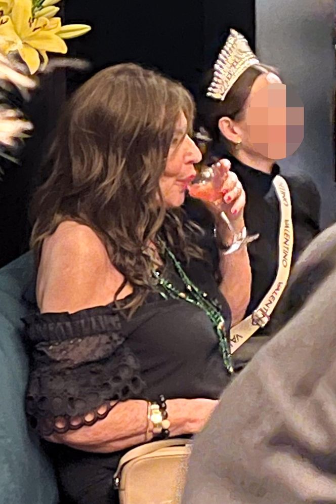 Agnieszka Perepeczko je, pije i tańcuje w środku nocy