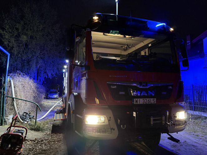 Zwęglone ciało człowieka w spalonym budynku. Tragiczny pożar w Warszawie