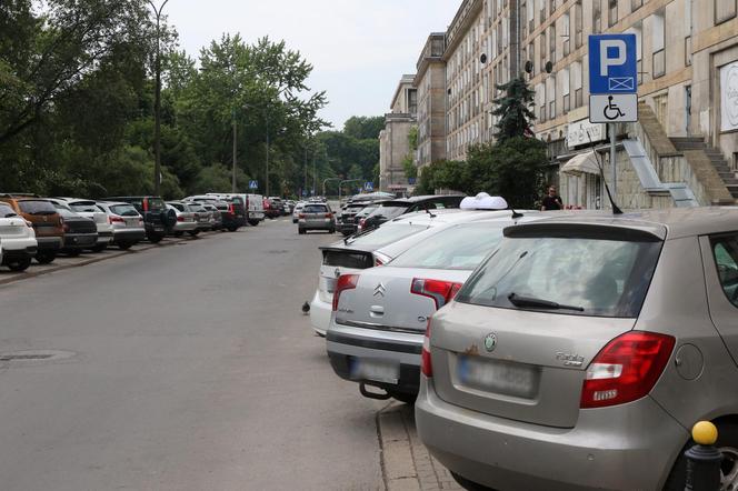 Radni przegłosowali wielką podwyżkę! Kierowcy zapłacą więcej za parkowanie