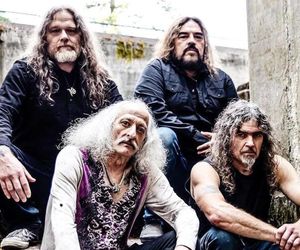 Lider Pentagram stał się popularny, dzięki viralowi w sieci. Teraz otacza mnie eskorta policyjna 