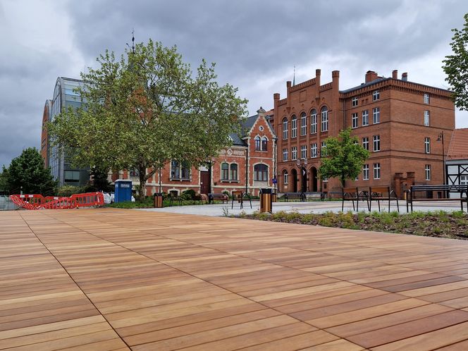 Rybi Rynek w Bydgoszczy niemal gotowy. Eleganckie nabrzeże już cieszy oczy!