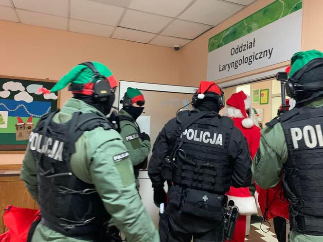 Poznań. Policjanci eskortowali Świętego Mikołaja. Wyjątkowa akcja [ZDJĘCIA]