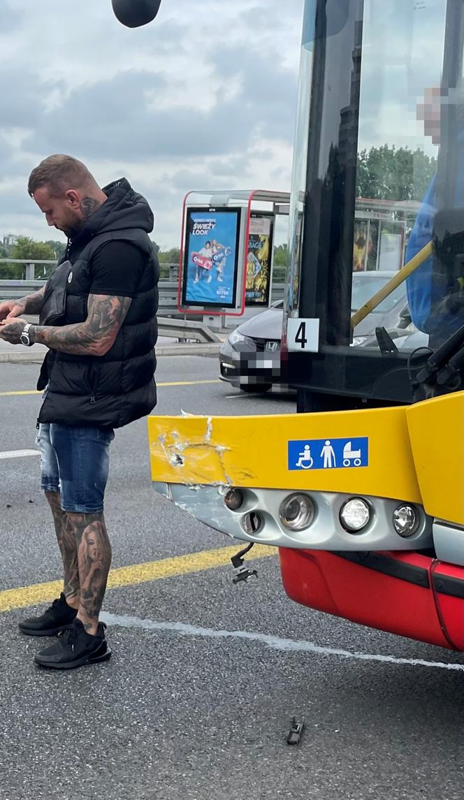 Znany zawodnik MMA miał wypadek. Huknął swoim audi w autobus! 