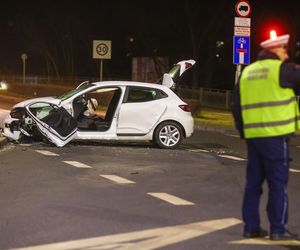 Zderzenie autobusu z osobowym renaultem