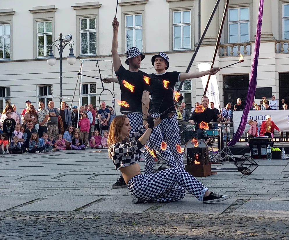Akrobaci zawładnęli centrum Radomia. Trwa XII Festiwal Artystów Ulicznych i Precyzji 