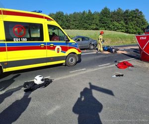 Śmiertelny wypadek pod Radomskiem. Osobówka zderzyła się z motocyklistami [ZDJĘCIA]