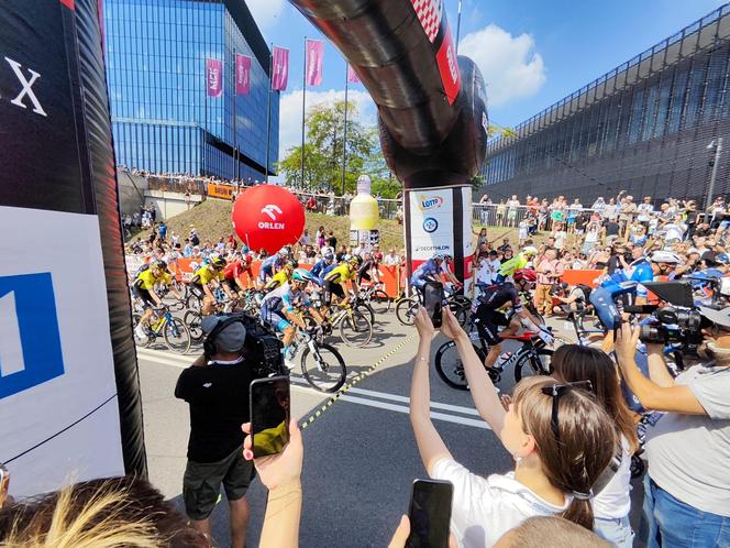 Tour de Pologne w Katowicach. Kolarze bawią się z kibicami