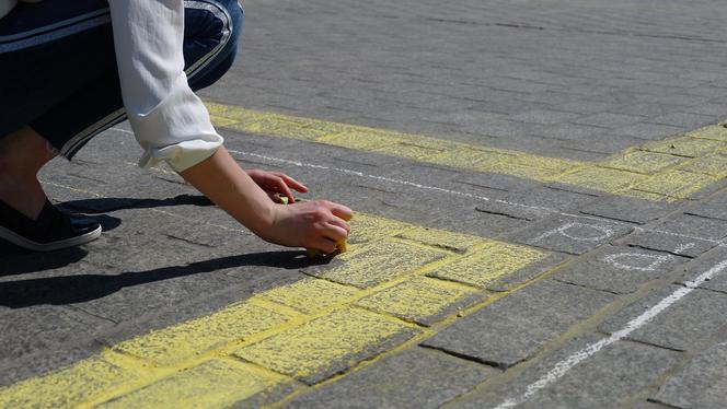 Największa w Polsce tablica Mendelejewa namalowana... kredą