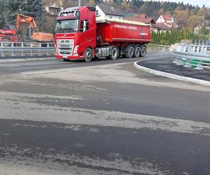 Kończy się budowa nowego mostu w Chełmcu. Będzie bezpieczniej i wygodniej