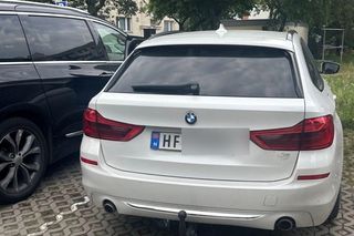 Uciekał kradzionym BMW, radiowóz wylądował na dachu. Pirat drogowy w rękach policji