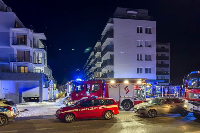 Kolejny pożar w Ząbkach. Wybuchł obok spalonego miesiąc wcześniej budynku!