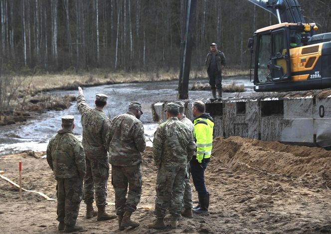 Czterech żołnierzy zginęło w bagnie na Litwie. "Usłyszałam pukanie, synek już spał". Tragiczna relacja wdowy