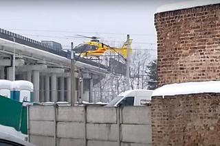 Niesamowity wyczyn pilota LPR! Zawisł pod wiaduktem autostradowym 
