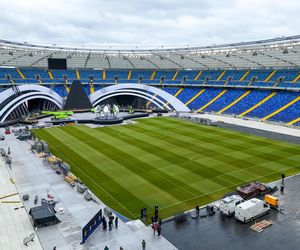 Budowa scen sylwestrowych na Stadionie Śląskim