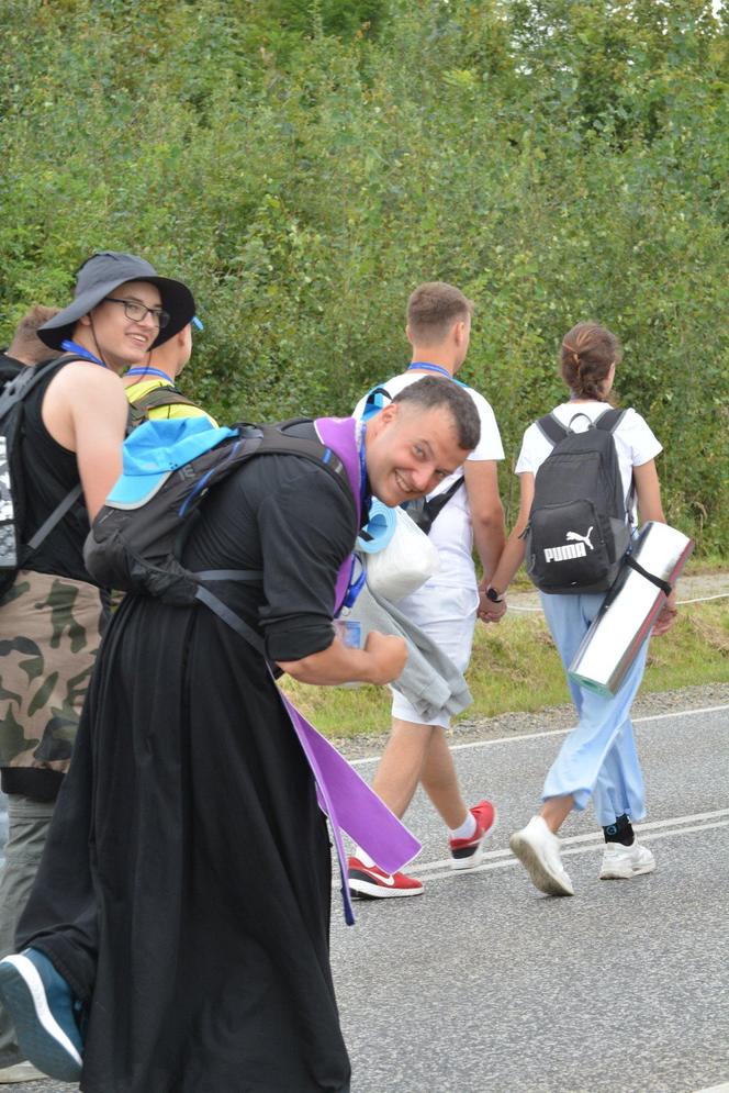 Śpiewający dzień lubelskich pątników na szlaku do Jasnej Góry!