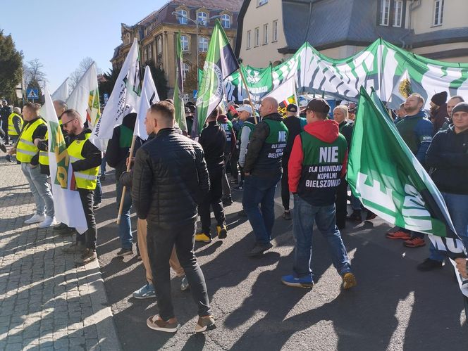 Górnicy protestowali pod ministerstwem przemysłu w Katowicach przeciwko likwidacji KWK Bielszowice