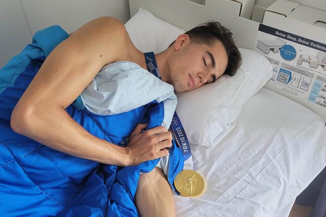 Mistrz Kajetan Duszyński śpi ze złotym medalem