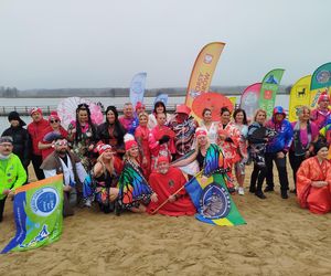 Mazowieckie Morsy otworzyły sezon morsowania 2025/2026 nad zalewem w Siedlcach