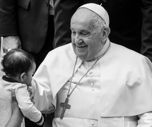 Papież Franciszek nie żyje.