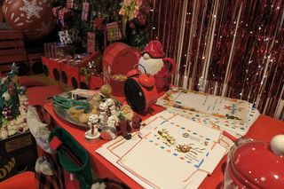 Grinch'owa chatka Świętego Mikołaja w Stowarzyszeniu Leszczyński Bank Żywności