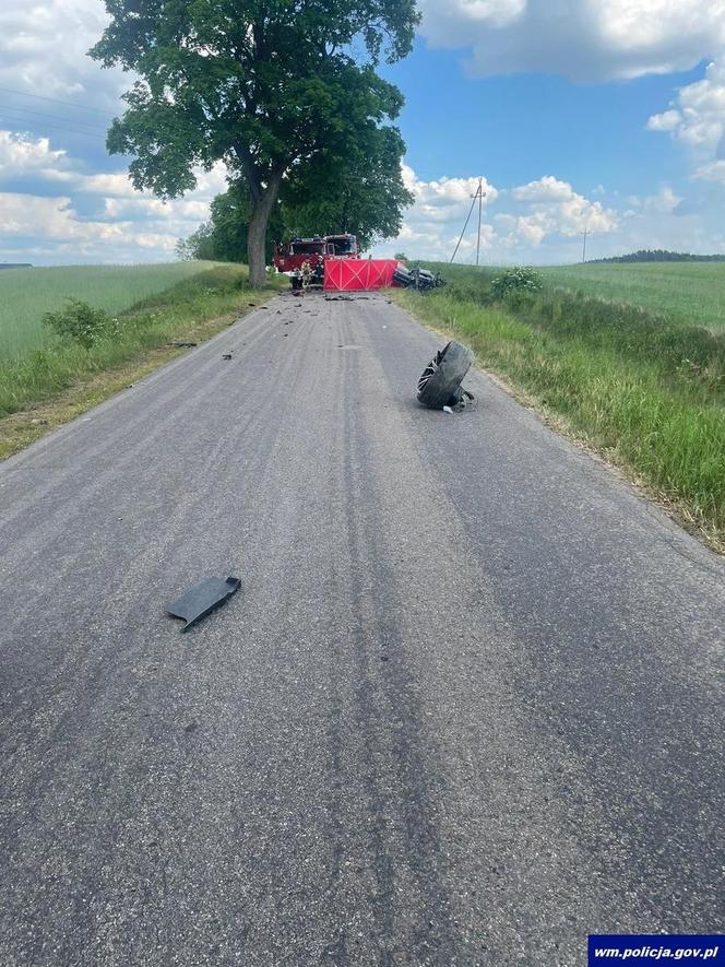 18-latek zginął w wypadku, z samochodu niewiele zostało. Tragedia pod Nidzicą