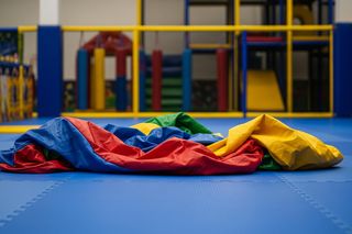 Pełnomocnik rodziny 11-latki, która miała wypadek w sali zabaw: Za wcześnie na zarzuty, opanujmy emocje i nie hejtujmy  