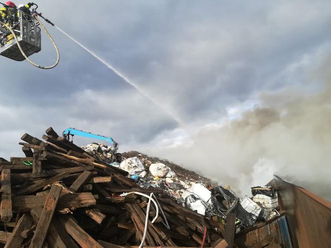 Pożar składowiska odpadów w Przysiecie Polskiej pod Kościanem