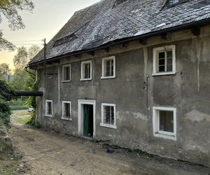 Młyn Wojciechów - przed remontem i po remoncie