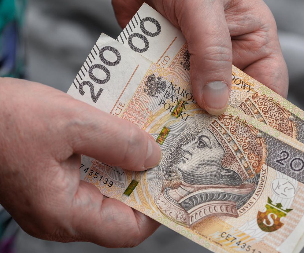 Skończyłeś 65 lat? Sprawdź, jakie dodatki do emerytury możesz otrzymać w 2025 roku