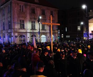 Duże utrudnienia w Warszawie. Tramwaj i autobusy pojadą objazdami. Gdzie spodziewać się zamkniętych ulic?