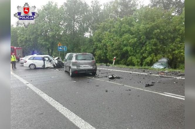 Groźny wypadek na DK 17. Pięć osób trafiło do szpitala