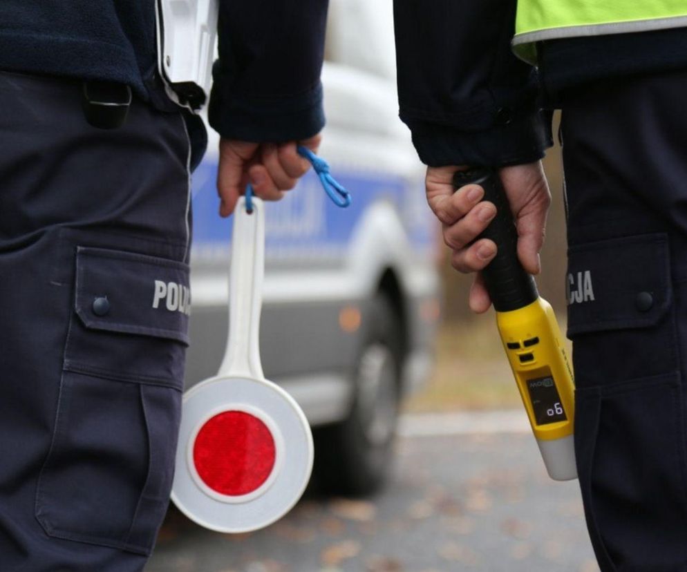 Miał dwa promile alkoholu w organizmie. Wiózł dzieci do szkoły