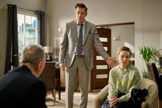 Na Wspólnej odc. 3862. Kasia (Julia Chatys), Darek Żbik (Michał Mikołajczak), Andrzej Zakościelny (Dariusz Niebudek)