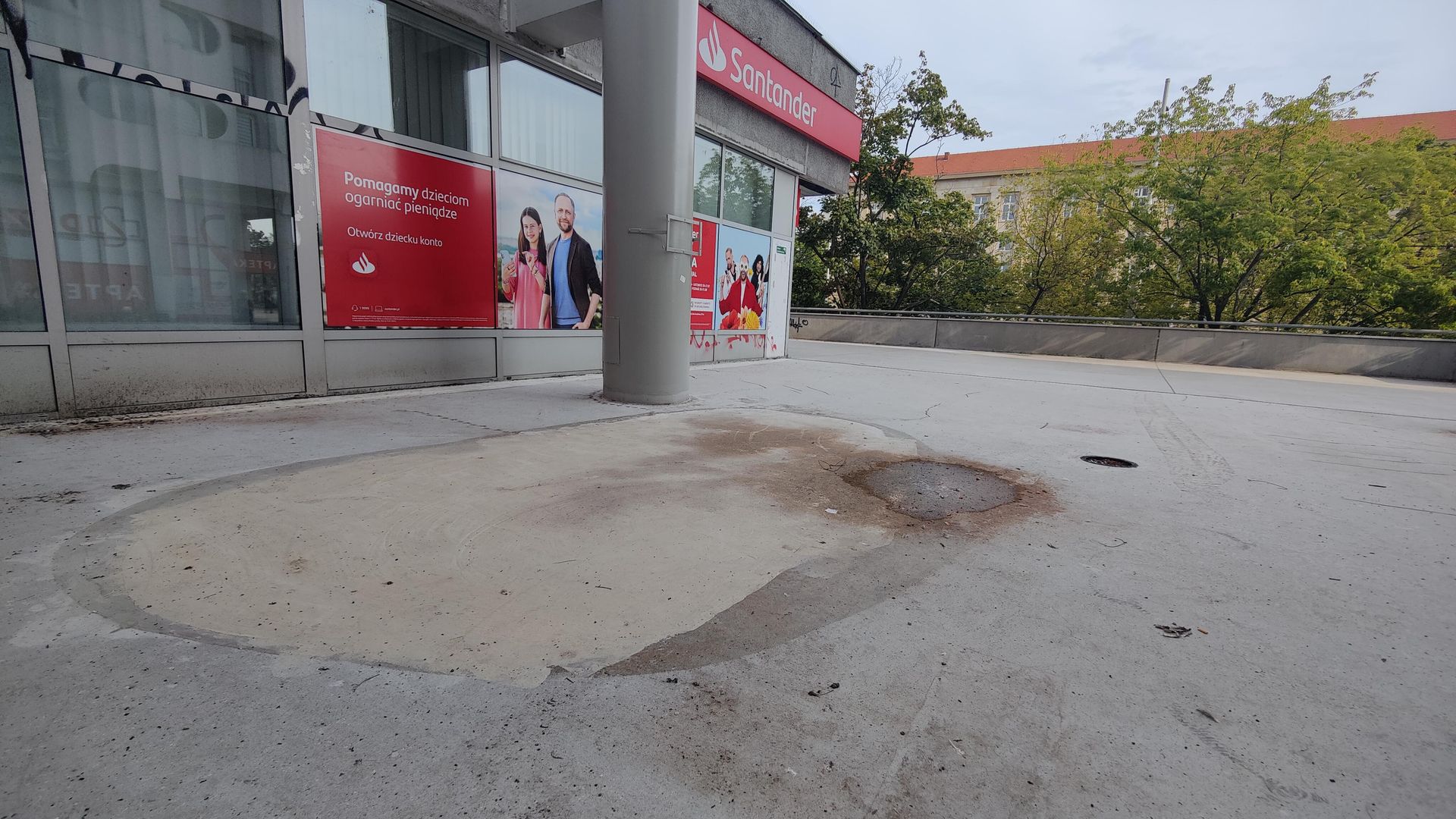 Remont esplanady przy Sedesowcach we Wrocławiu