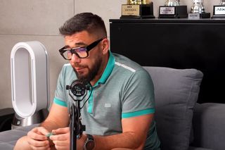 Mieszkanie Szalonego Reportera zaatakowane siekierami