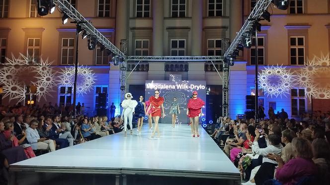 RADOM FASHION SHOW