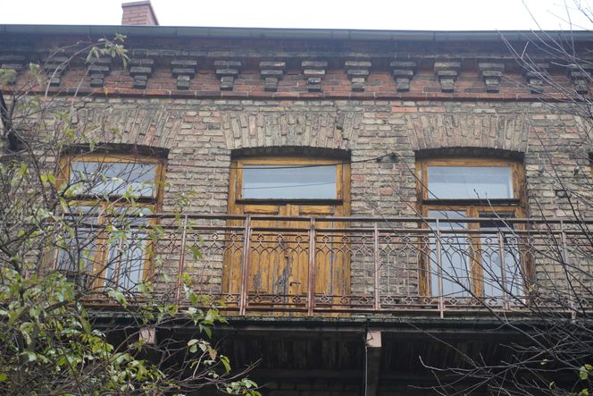 Opuszczona zabytkowa kamienica przy ul. Sienkiewicza w Białymstoku