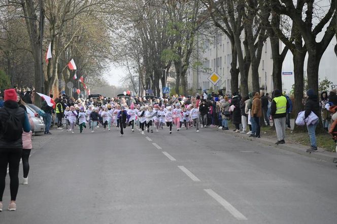 Mali i duzi pobiegli dla Polski! Druga edycja Ulicznych Biegów Niepodległości