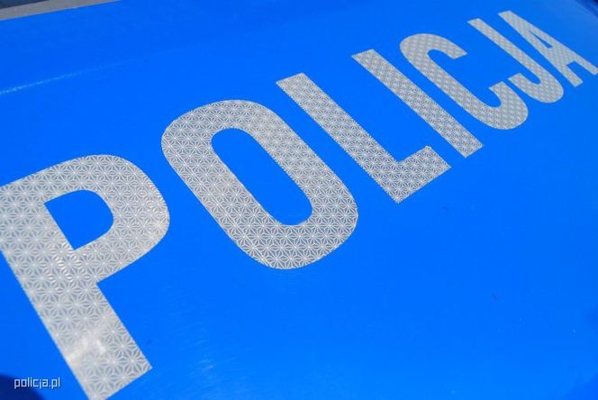 Stracił panowanie nad autem i uderzył w drzewo