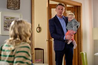 Na Wspólnej, odcinek 3806: Kamil Hoffer (Kazimierz Mazur), Zuza (Małgorzata Socha)