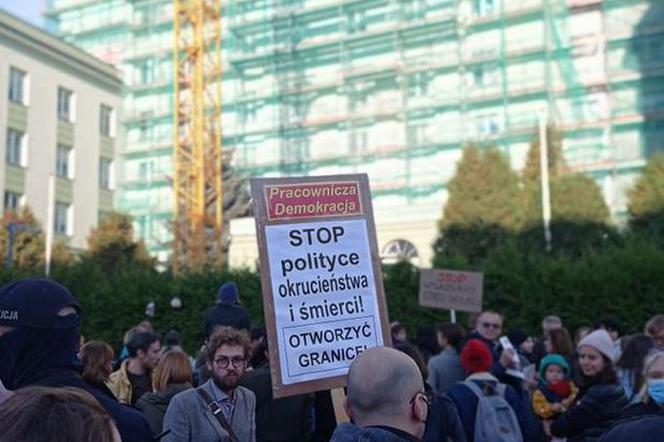 Warszawa: Trwa protest w obronie uchodźców