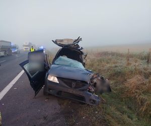 Poważny wypadek na DK 16 pod Olsztynem. Nie żyje kierowca auta osobowego