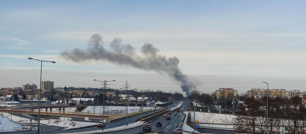 Kłęby dymu nad Krakowem! Pożar na ul. Malborskiej. Co się pali?